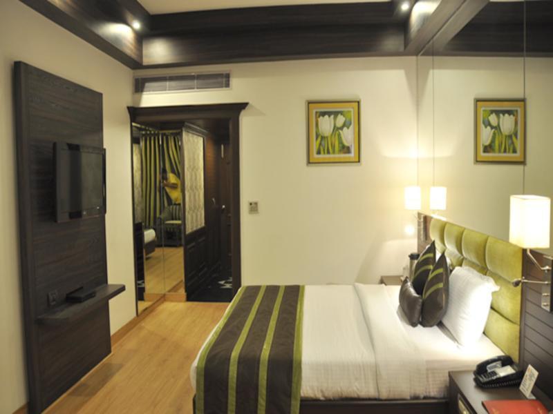 Hotel Park Grand Chandigarh Exterior photo