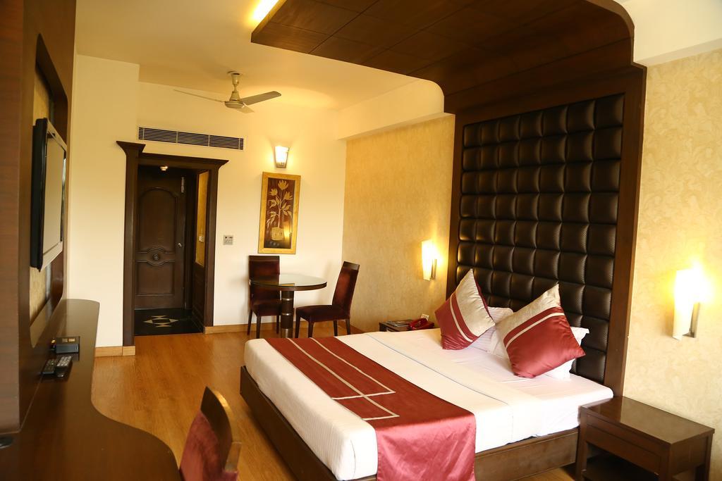Hotel Park Grand Chandigarh Exterior photo