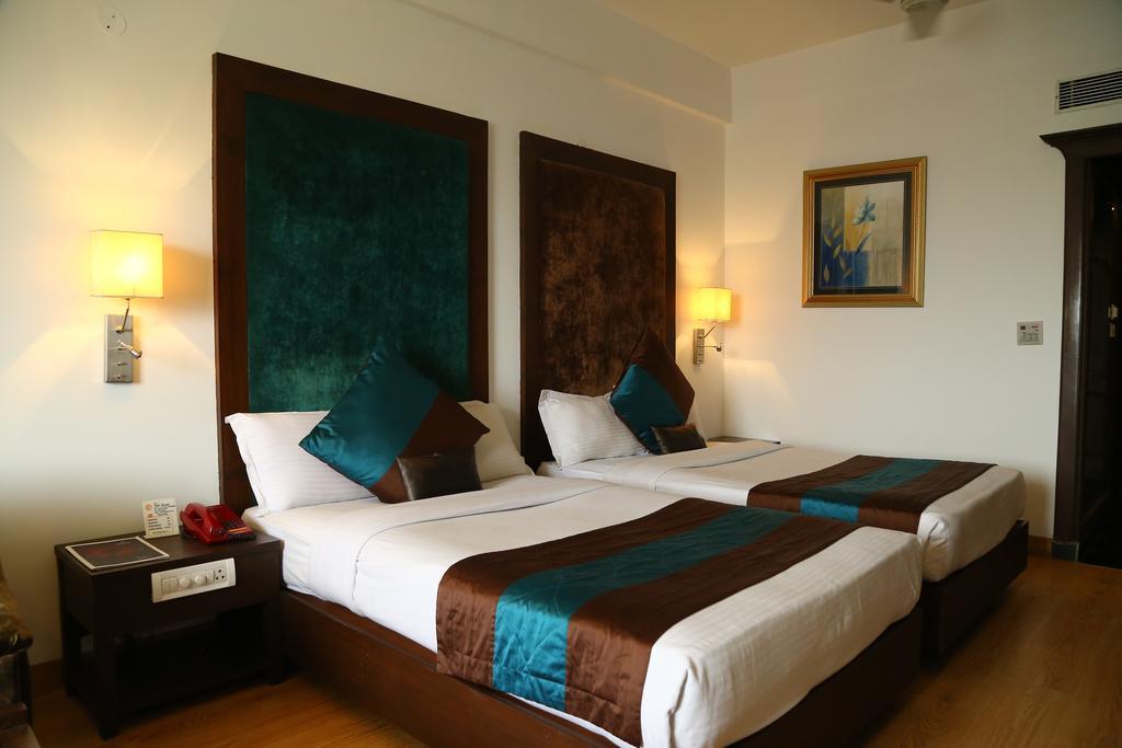 Hotel Park Grand Chandigarh Exterior photo