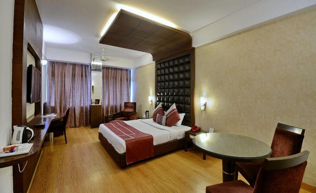 Hotel Park Grand Chandigarh Exterior photo
