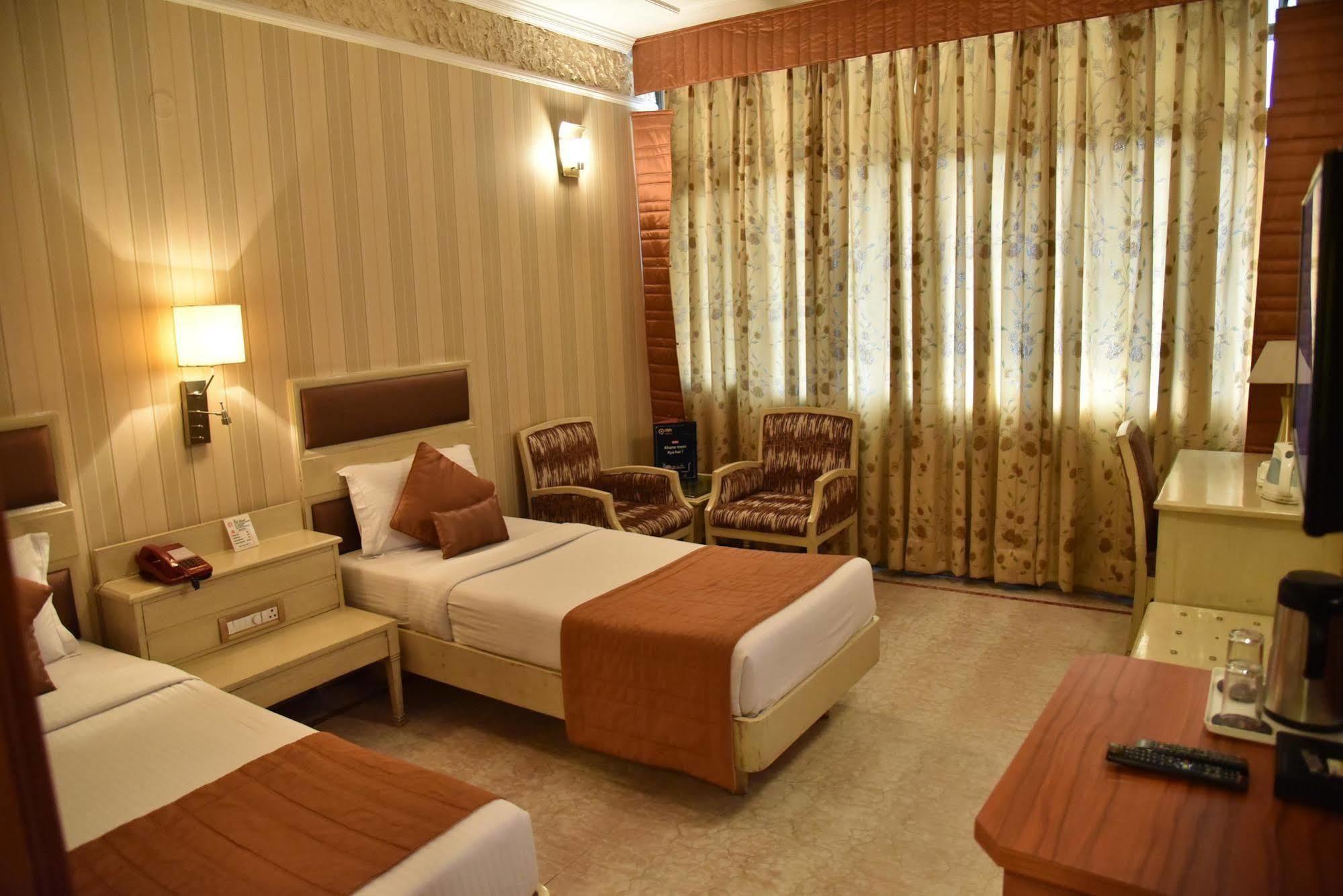 Hotel Park Grand Chandigarh Exterior photo