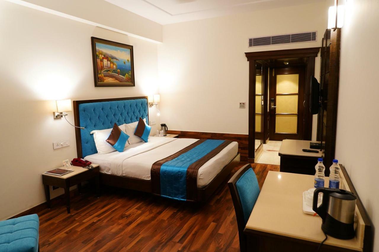 Hotel Park Grand Chandigarh Exterior photo