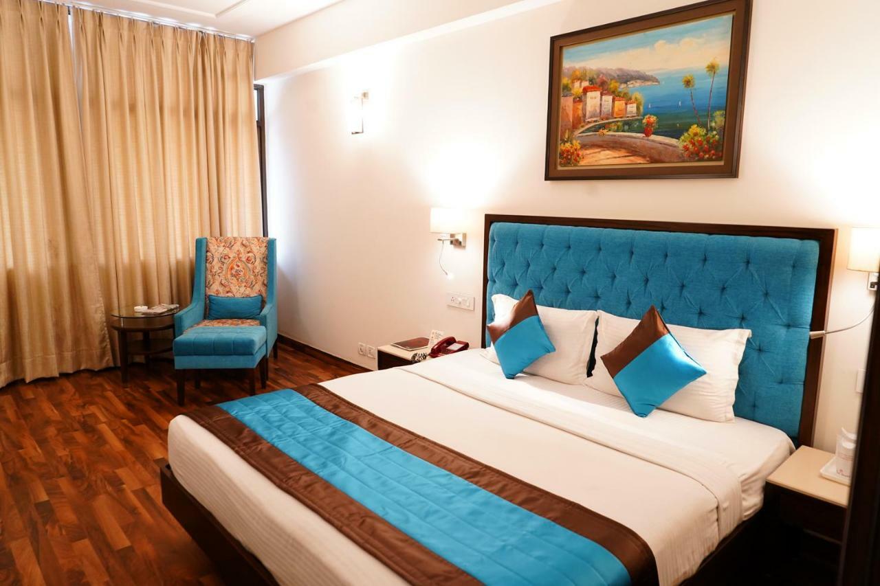 Hotel Park Grand Chandigarh Exterior photo